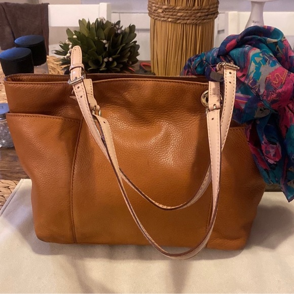 Michael Kors Shoulder Bag, 14 x 10 x 4 with 10” drop, Good Condition - Picture 3 of 13